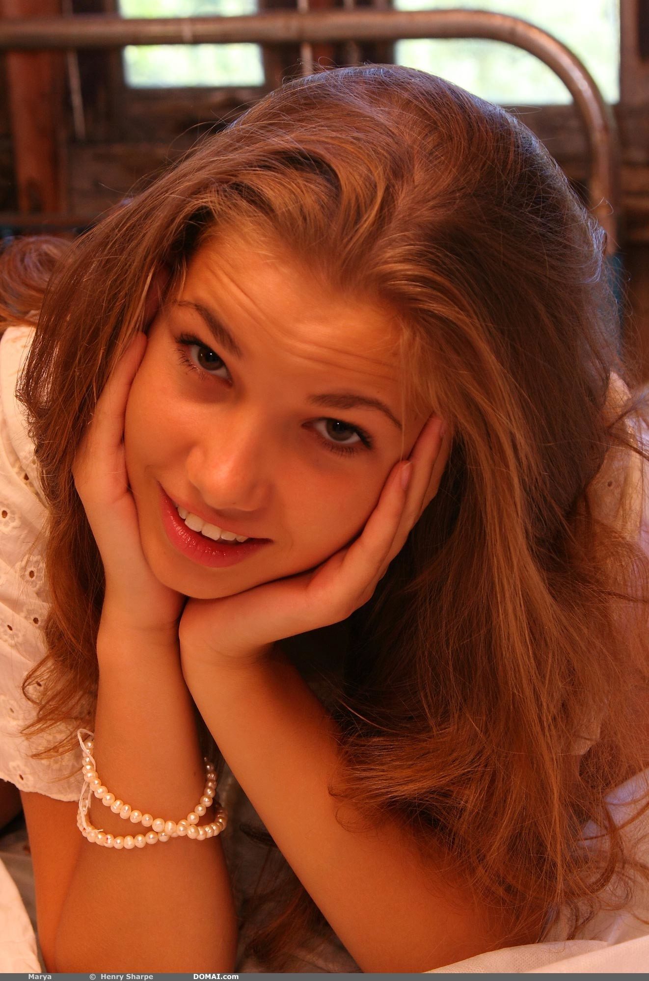 Photo cat&eacute;goris&eacute;e avec&nbsp;: Antonio Clemens - Henry Sharpe, Brunette, Eyes, Feathers, Goddess Nudes, Marya, Russian