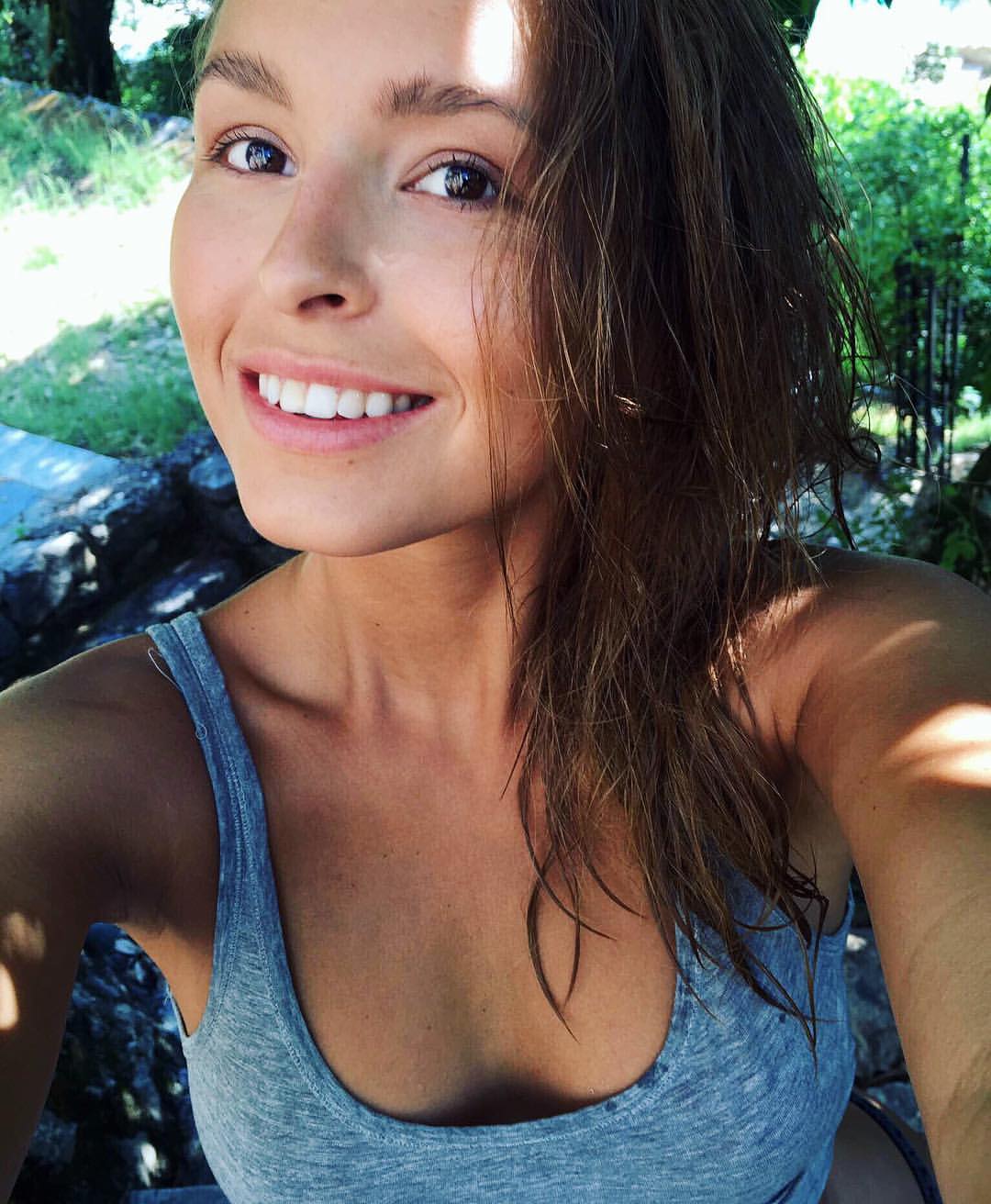 Photo cat&eacute;goris&eacute;e avec&nbsp;: Belgian, Brunette, Eyes, Marisa Papen, Smiling, Cute, Face, Safe for work