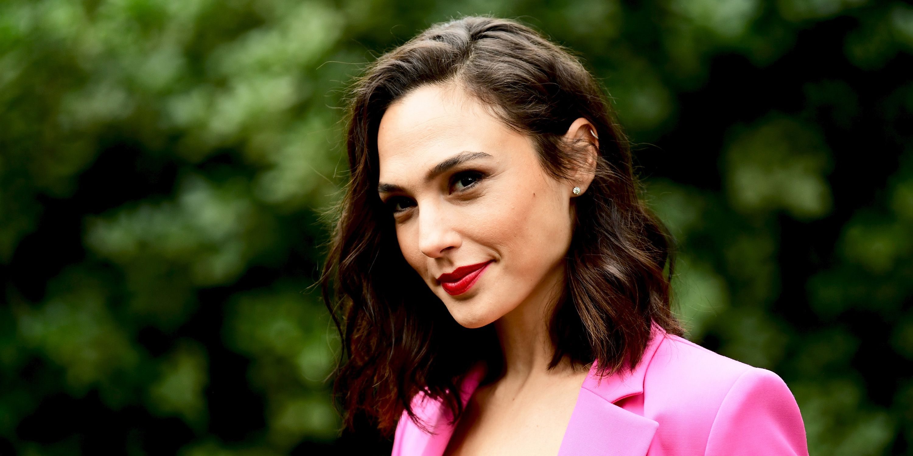 Photo catégorisée avec : Brunette, Gal Gadot, Celebrity - Star, Safe for work