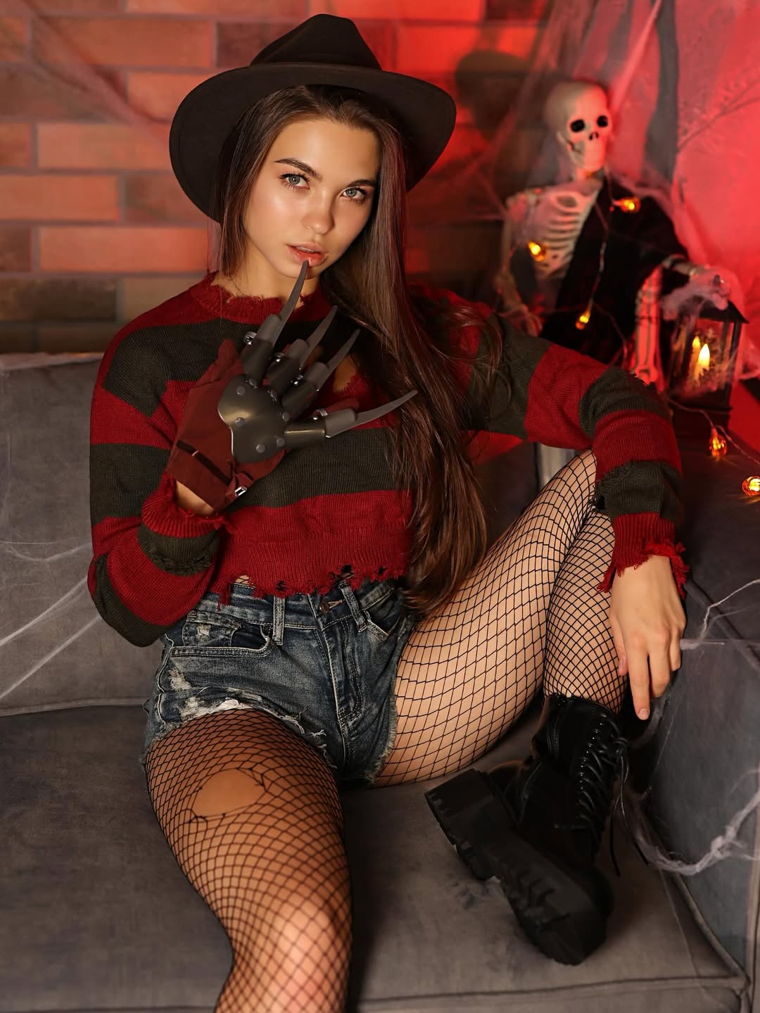 Photo cat&eacute;goris&eacute;e avec&nbsp;: Brunette, Eyes, Halloween, Hat, Lera Buns - Valeriia Makusheva - Valeria Titova, Russian, Cute