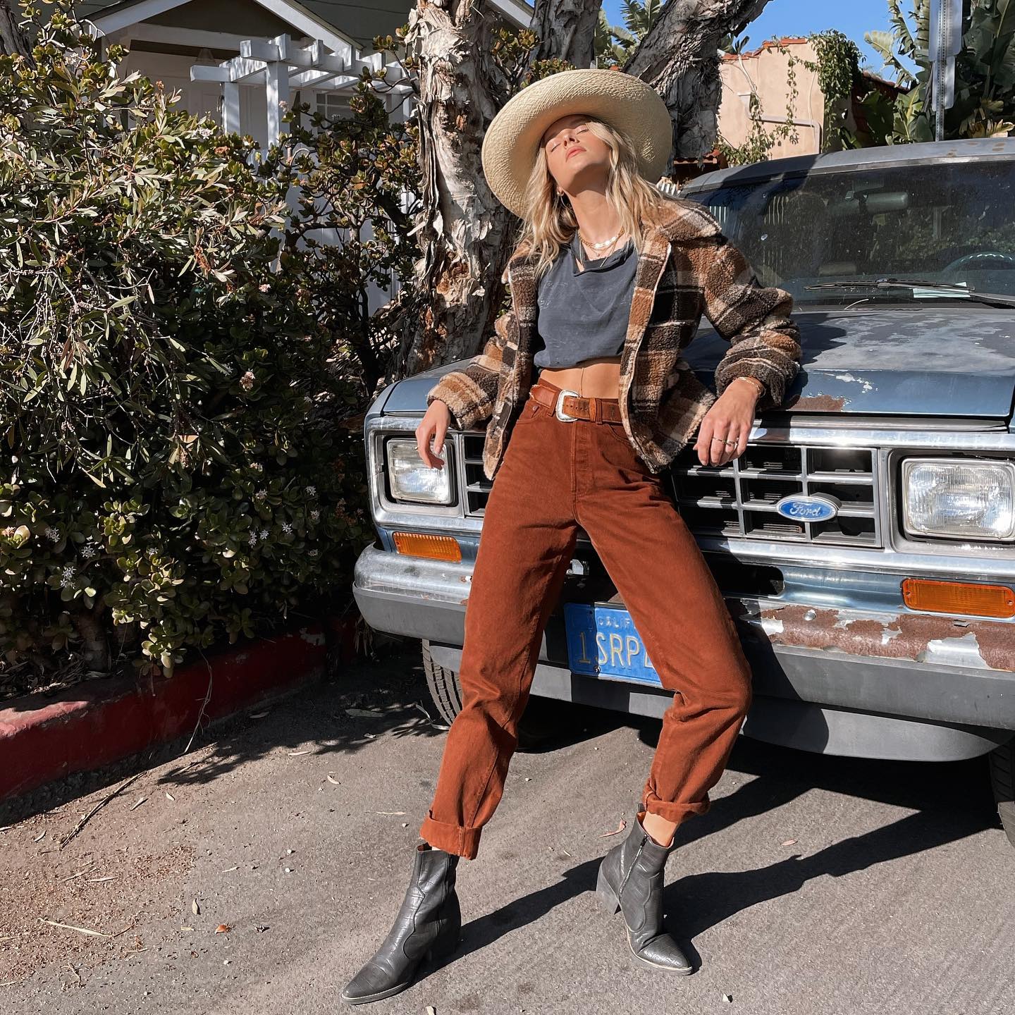 Photo cat&eacute;goris&eacute;e avec&nbsp;: Skinny, Abby Neff, American, Blonde, Car, Hat, Legs, Cute