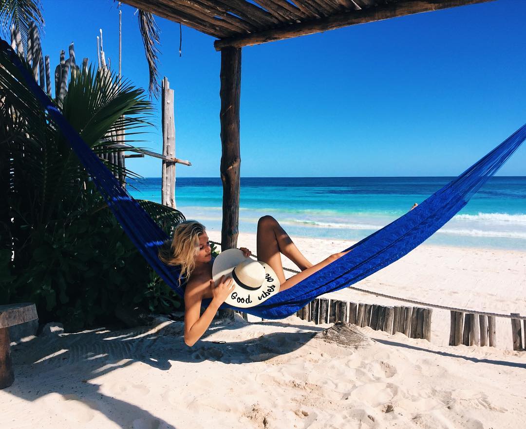 Photo cat&eacute;goris&eacute;e avec&nbsp;: Skinny, Abby Neff, American, Blonde, Legs, Cute