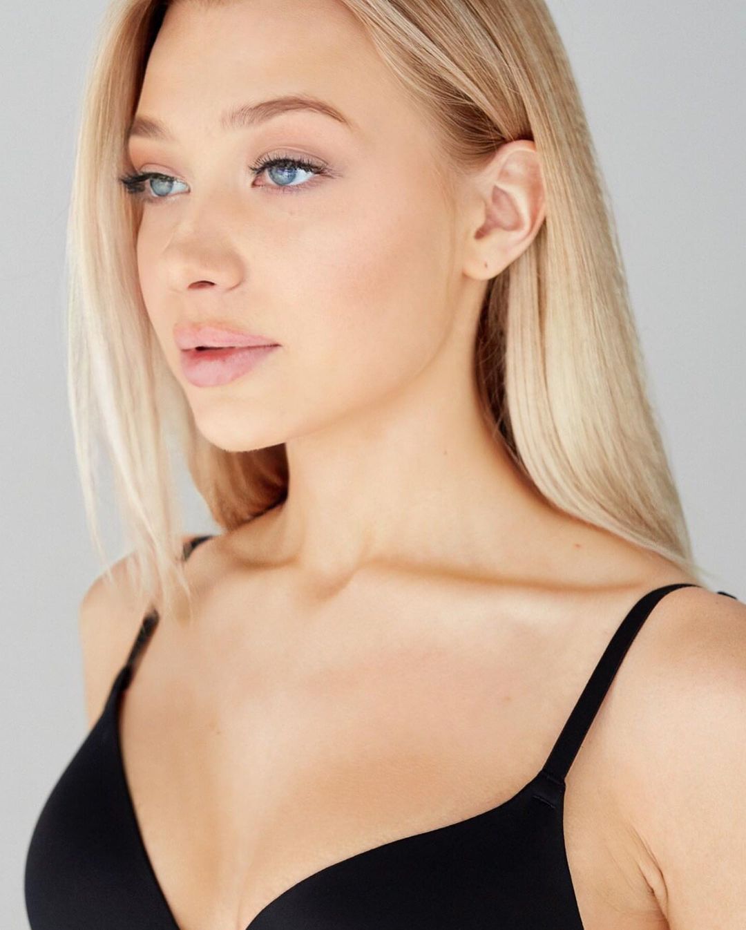 Photo catégorisée avec : Skinny, Angelie Dolly - Angelica Elishes - Анжелика Элишес, Blonde, Eyes, Russian