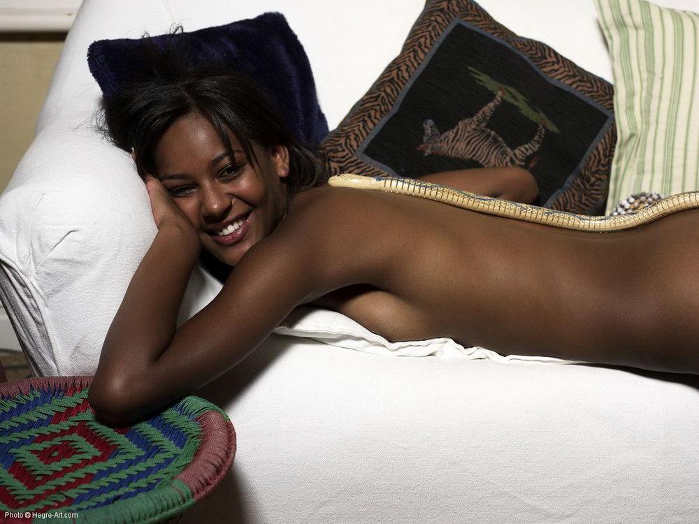 Photo catégorisée avec : Skinny, Black, Hegre Art, Naomi, Sexy Wallpaper, Smiling, South African, Cute