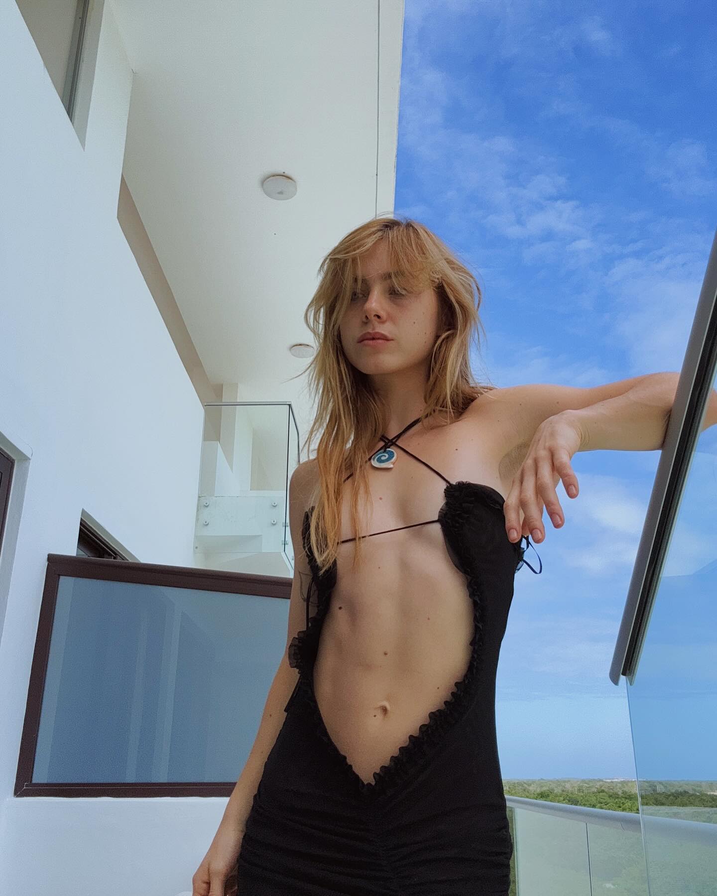 Photo catégorisée avec : Skinny, Blonde, Clara Galle, Spanish, Celebrity - Star, Cute, Small Tits, Tummy