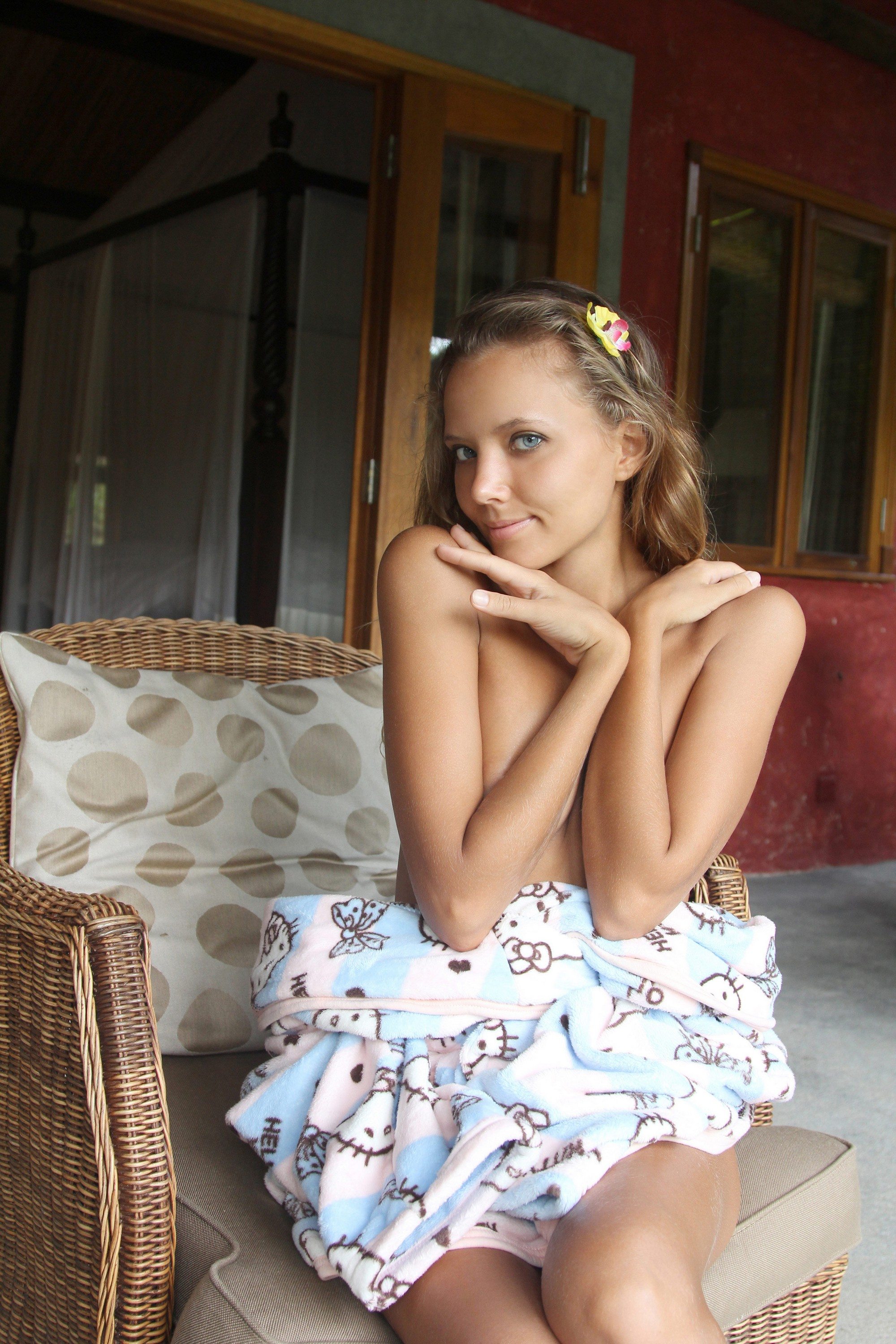 Photo cat&eacute;goris&eacute;e avec&nbsp;: Skinny, Blonde, Eyes, Good Morning, Katya Clover - Mango A, Russian, Smiling, X-Art, Cute, Shy