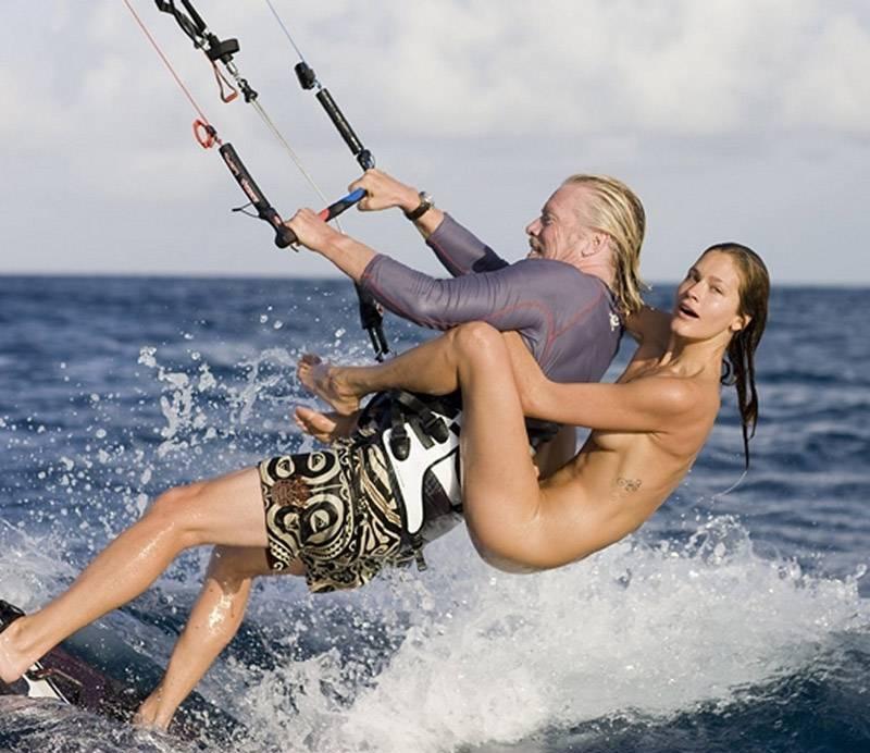 Photo catégorisée avec : Skinny, Brunette, Denni Parkinson, Richard Branson, Celebrity - Star, English, Kitesurf, Legs, South African, Sport