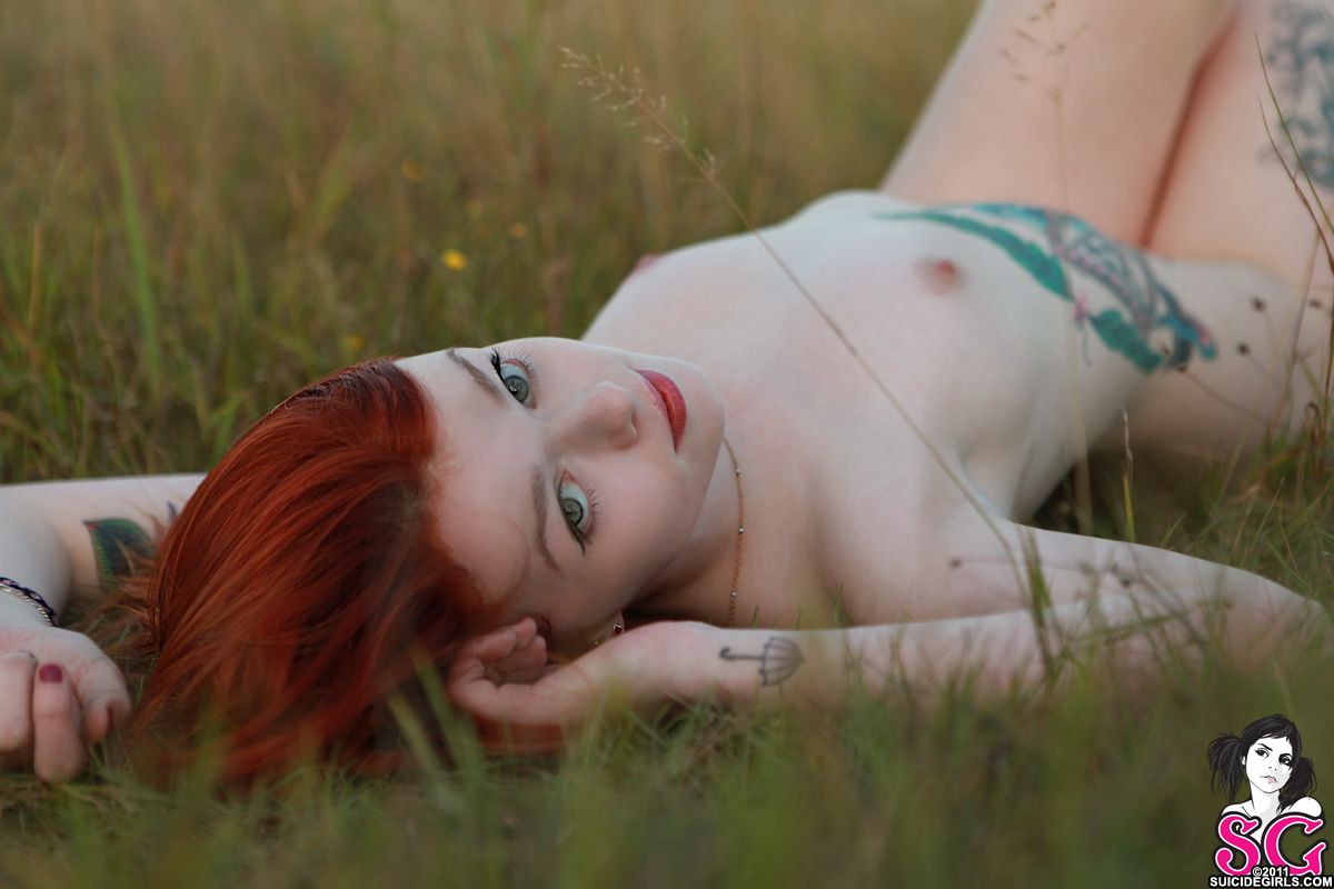 Photo cat&eacute;goris&eacute;e avec&nbsp;: Skinny, Eyes, Nature, Redhead, Sexy Wallpaper, SuicideGirls, Cute, Small Tits, Tattoo