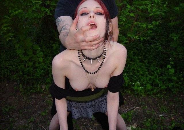 Photo catégorisée avec : Skinny, Liz Vicious, Redhead, Sexy Wallpaper, Small Tits