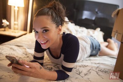 Photo catégorisée avec : AVN, American, Brunette, Eyes, Gia Paige, Legs, Love in the Digital Age, Sexy Wallpaper, Smiling, Cute, Safe for work, Tattoo