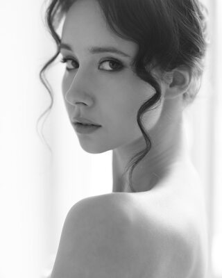 Photo catégorisée avec : Anastasia Grinenko, Black and White, Brunette, Denis Goncharov, Eyes, Russian, Cute, Face