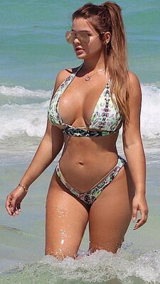 Photo catégorisée avec : Anastasia Kvitko - Анастасия Квитко, Blonde, Busty, Beach, Bikini, Boobs, Celebrity - Star, Russian, Tummy