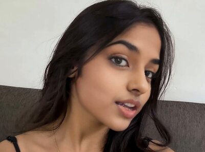 Photo cat&eacute;goris&eacute;e avec&nbsp;: Arya - fancifularya, Brunette, Eyes, Indian, Selfie, Sexy Wallpaper, Cute