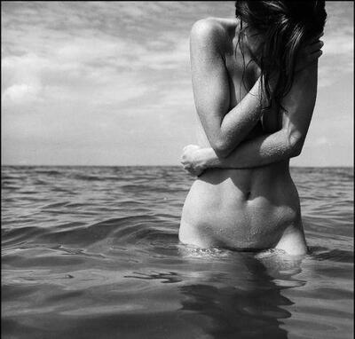 Photo catégorisée avec : Beach, Black and White, Tummy