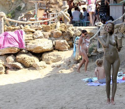 Photo catégorisée avec : Beach, Blonde, Katya Clover - Mango A, Muddy at the beach, Russian, Sexy Wallpaper