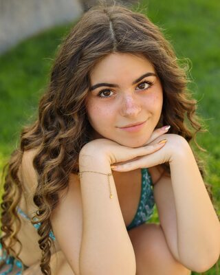 Picture tagged with: Bikini, Brunette, Eyes, Giorgia Castelli, Italian, Smiling, Cute