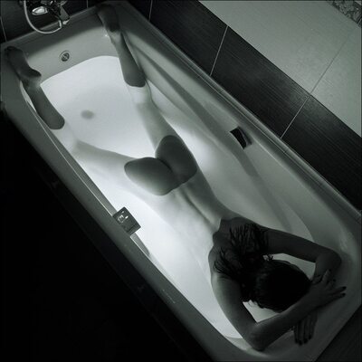 Photo catégorisée avec : Black and White, Bath
