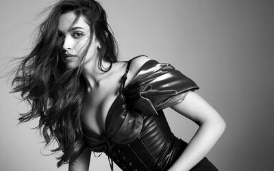 Photo catégorisée avec : Black and White, Brunette, Deepika Padukone, Celebrity - Star, Indian, Safe for work, Sexy Wallpaper