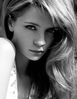 Photo catégorisée avec : Black and White, Eyes, Mischa Barton, Celebrity - Star, Cute, Face