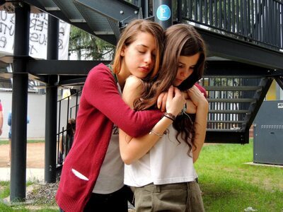 Photo catégorisée avec : Blonde, Brunette, Caterina, Hugging, Italian, Sexy Wallpaper, 2 girls, Cute