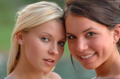 Photo catégorisée avec : Blonde, Brunette, FTV Girls, Lena Nicole, Micah Moore, 2 girls, American, Cute, Eyes, Face, Safe for work, Sexy Wallpaper, Smiling