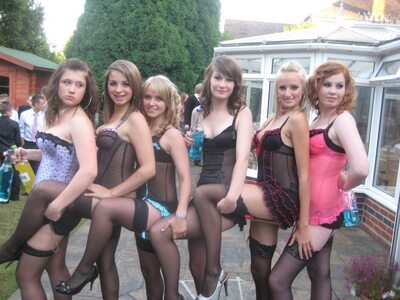 Photo catégorisée avec : Blonde, Brunette, Redhead, 6 girls, Lingerie
