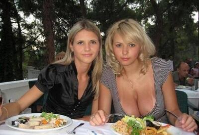 Photo cat&eacute;goris&eacute;e avec&nbsp;: Blonde, Busty, Eyes, Sexy Wallpaper, 2 girls, Boobs