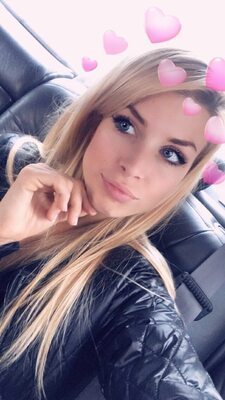 Photo catégorisée avec : Blonde, Camgirl, Chaturbate, Jana Volkova