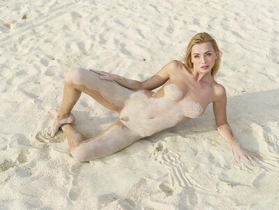 Photo catégorisée avec : Blonde, Coxy, Hegre Art, Sand And Sea, Beach, Sexy Wallpaper