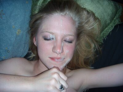 Photo catégorisée avec : Blonde, Cumshot, Facial, Handjob, Sexy Wallpaper
