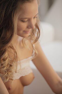Photo catégorisée avec : Blonde, Enchanting Real Orgasms, Katya Clover - Mango A, X-Art, Cute, Lesbian, Russian, Small Tits