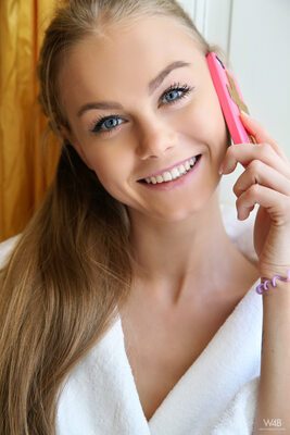 Photo catégorisée avec : Blonde, Eyes, Nancy Ace - Nancy A, Second Day with Nancy, Smiling, Ukrainian, Watch4Beauty, Cute, Safe for work