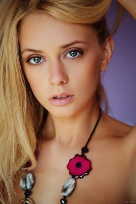 Photo catégorisée avec : Blonde, Eyes, Jennifer Mackay, MET Art, Supro, Ukrainian, Close-up, Cute, Face, Safe for work