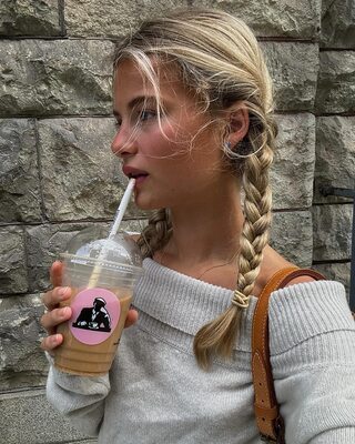 Photo catégorisée avec : Blonde, Lotta Emilie Stichler, Braid, Cute, Face, Safe for work, Swedish