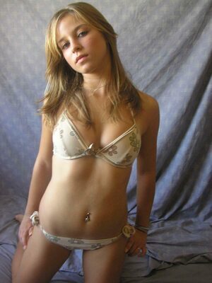 Photo catégorisée avec : Blonde, Luscious Lia - Lily, Cute, Lingerie, Piercing, Tummy