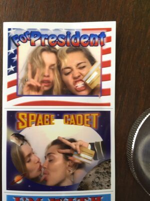 Photo catégorisée avec : Blonde, Miley Cyrus, American, Celebrity - Star, Leaked