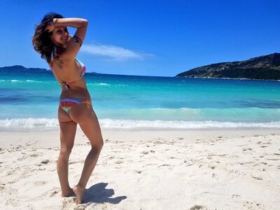 Photo catégorisée avec : Brunette, Beach, Camgirl, GweenBlack, nood.tv