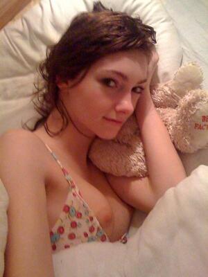 Photo catégorisée avec : Brunette, Boobs, Cute, Eyes, Lingerie, Selfie