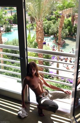 Photo catégorisée avec : Brunette, Busty, Hegre Art, Luba In Las Vegas, Luba Shumeyko, Ukrainian, Boobs, Cute