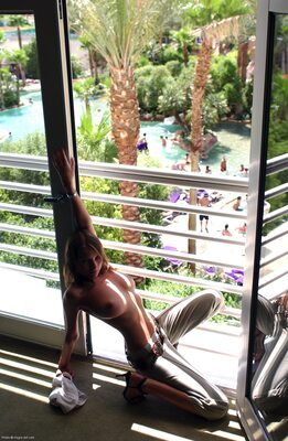 Photo catégorisée avec : Brunette, Busty, Hegre Art, Luba In Las Vegas, Luba Shumeyko, Ukrainian, Boobs, Cute