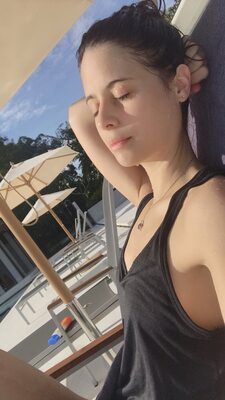 Photo catégorisée avec : Brunette, Camgirl, Chaturbate, Chloe Lewis - newchloe18, nood.tv