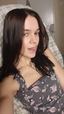 Photo catégorisée avec : Brunette, Camgirl, Chaturbate, MeowMeowMay
