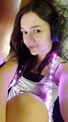 Photo catégorisée avec : Brunette, Camgirl, Chaturbate, MeowMeowMay