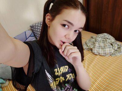 Photo catégorisée avec : Brunette, Camgirl, Chaturbate, MeowMeowMay