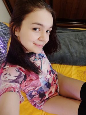 Photo catégorisée avec : Brunette, Camgirl, Chaturbate, MeowMeowMay