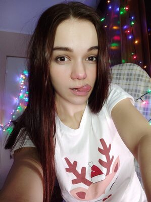 Photo catégorisée avec : Brunette, Camgirl, Chaturbate, MeowMeowMay