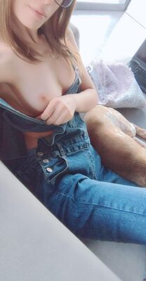 Photo catégorisée avec : Brunette, Chloe Lewis - newchloe18, Canadian, Flashing, Small Tits