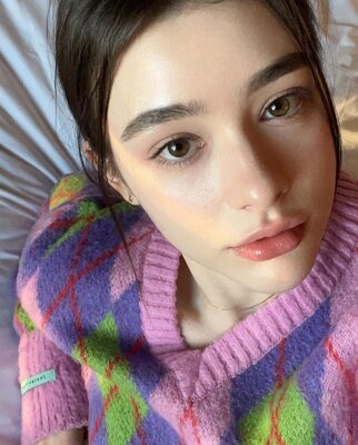 Photo catégorisée avec : Brunette, Dasha Taran, Cute, Eyes, Face, Russian, Safe for work