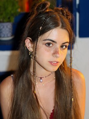 Picture tagged with: Brunette, Eyes, Giorgia Castelli, Italian, Cute, Face