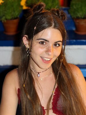 Picture tagged with: Brunette, Eyes, Giorgia Castelli, Italian, Smiling, Cute